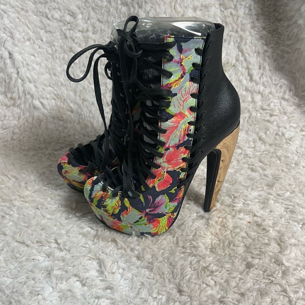 Privilege Stayhigh Floral multi color lace up hidden platform ankle boots size6